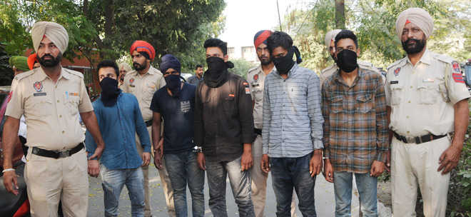 Two gangs of robbers busted, five arrested