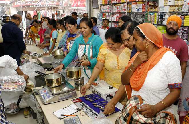 Sale of cars, utensils goes up on Dhanteras