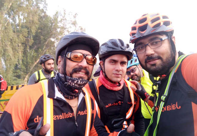 Pedallers ride 612 km in 40 hrs