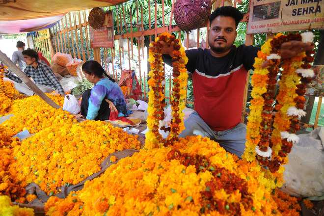 Jammu florists fail to meet demand for Diwali festivity