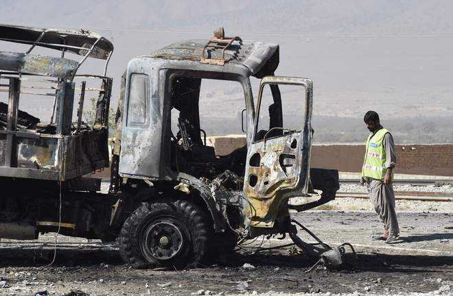 7 cops killed as bomb hits police truck in Pak