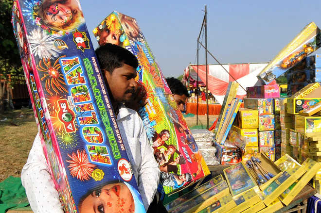 On Day 2, cracker sales up, traders pin hope on D-day