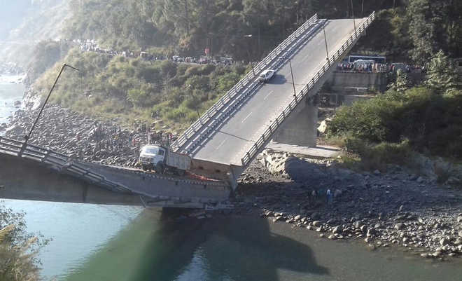 6 people injured as bridge collapses in Himachal’s Chamba