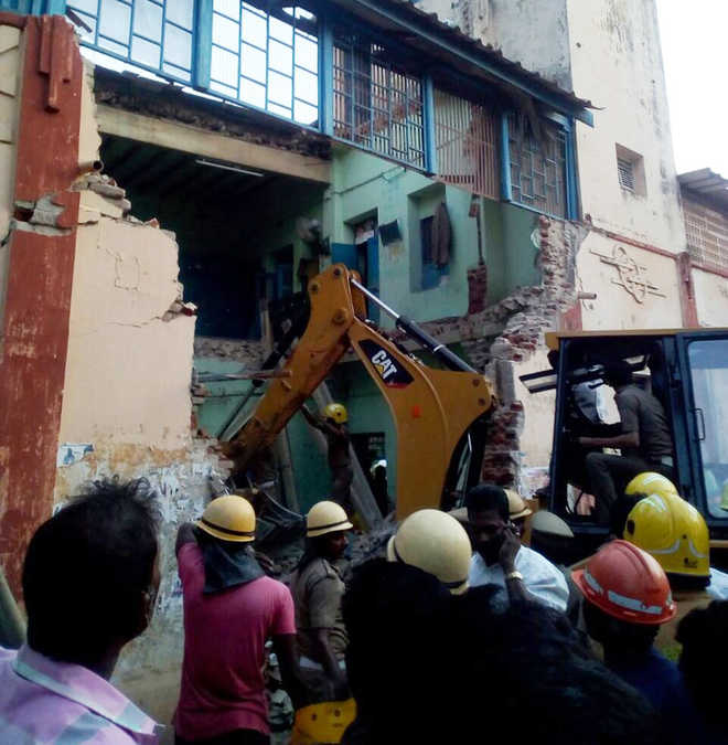 8 killed as portion of TN transport corporation’s building collapses