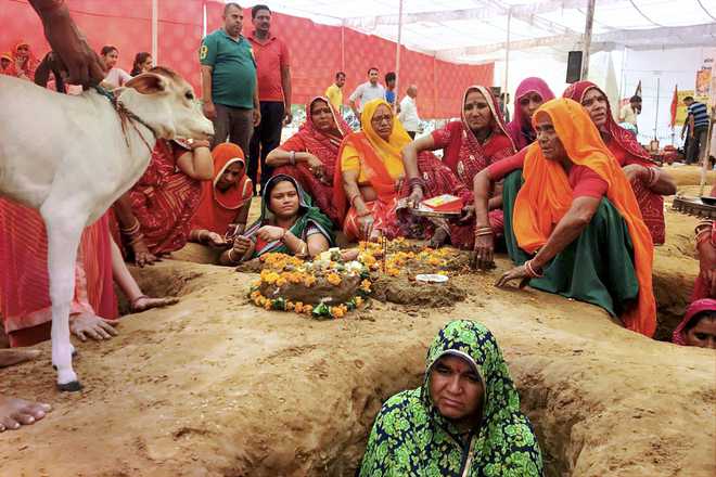 Women neck-deep in pits to protest land acquisition