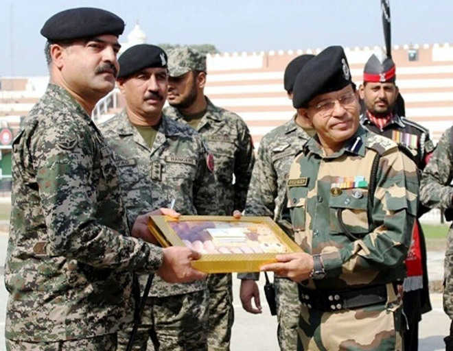 BSF offers sweets to Pakistan Rangers