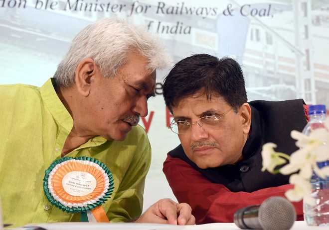 Railways launches first set  of solar plants in Delhi
