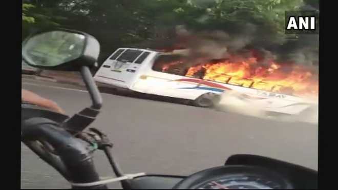 Delhi school bus catches fire, students escape unhurt