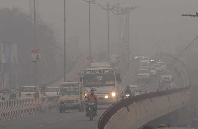 Thick blanket of smog envelopes city; eye ailments follow in wake : The ...