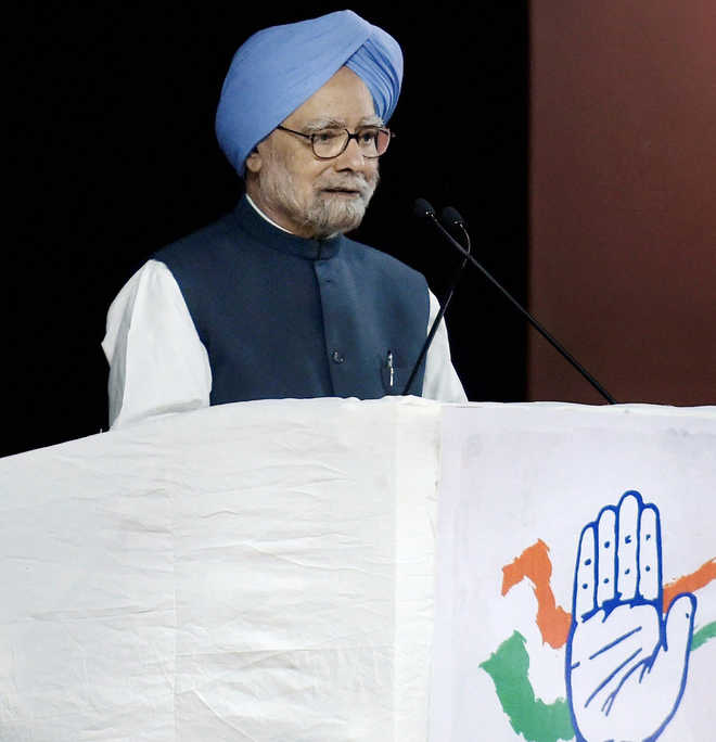 In Gujarat, Manmohan Singh blasts Modi govt for note ban, GST