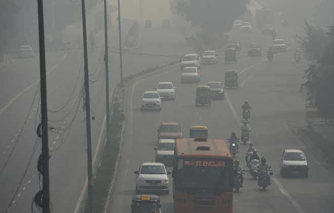 Delhiites wake up to another smoggy day, train services affected