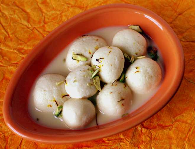 Rasgulla Recipe | Easy Milk Sweets | Bengali Juicy Rasgulla | Indian Sweets  | Dessert Recipes - YouTube