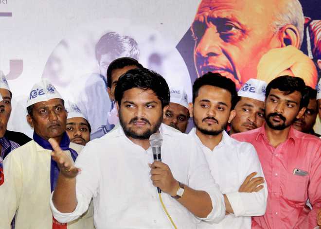 Gujarat polls: Cong, Hardik-led PAAS reach pact over quota for Patels