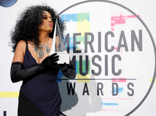 Mars, Urban win big at American Music Awards