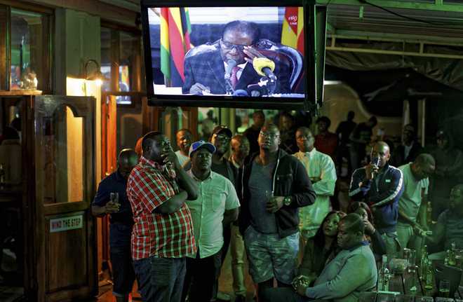 Mugabe clings to power, party to launch impeachment process