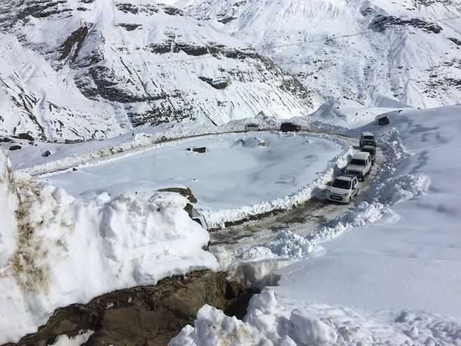 Hundreds evacuated from  snow-bound Lahaul valley
