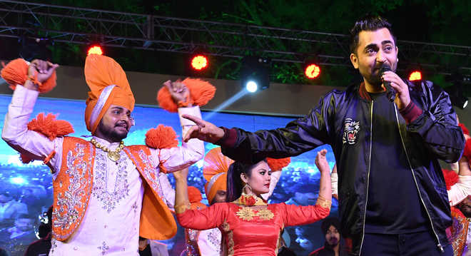 Chandigarh Carnival pulls crowd on Day 2