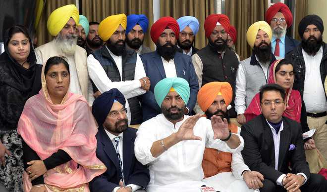 Ruling MLAs attack Khaira over illegal mining charge