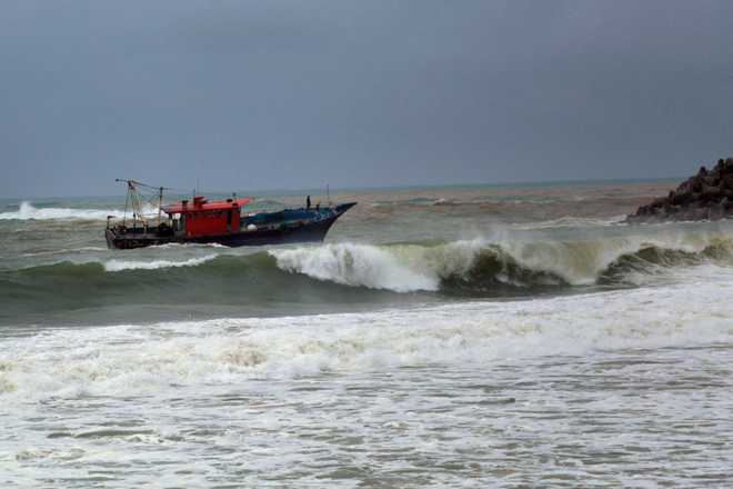 Cyclone Ockhi: Navy, Coast Guard continue search & rescue ops