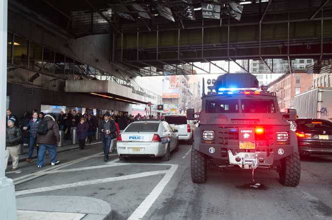 Explosion rocks New York, ''Bangladeshi'' suspect in custody
