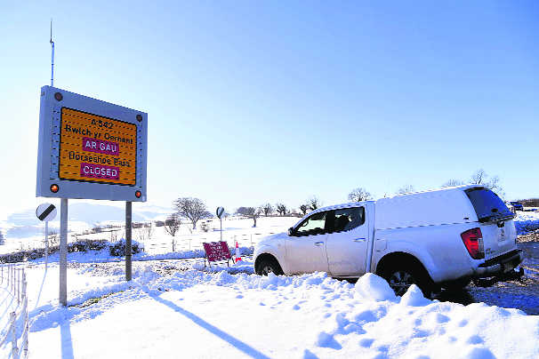 Snow wreaks havoc in UK, schools closed
