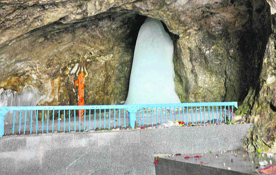 No chanting of mantras at Amarnath, NGT declares cave shrine ‘silence zone’