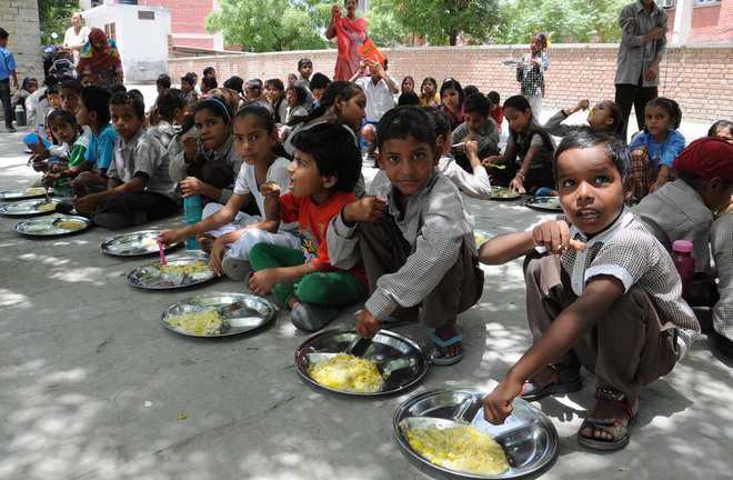 Mumbai: 29 students fall ill after consuming ''khichdi'' in mid-day meal