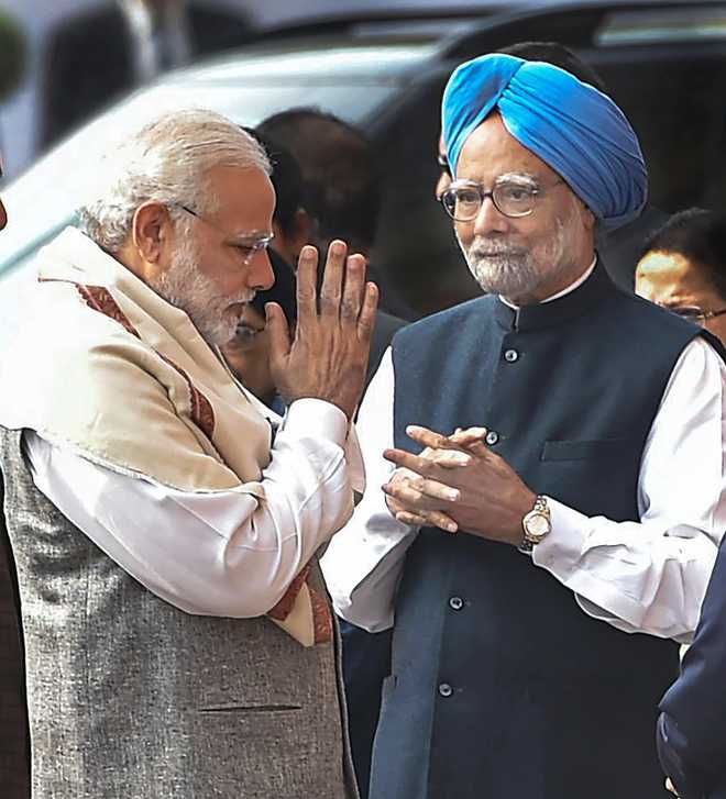 Manmohan attacks Modi again on Pak collusion issue, puts out video message