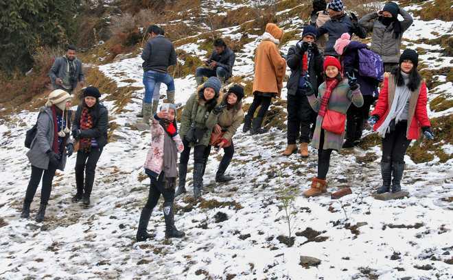 Shimla admn issues advisory to city tourists