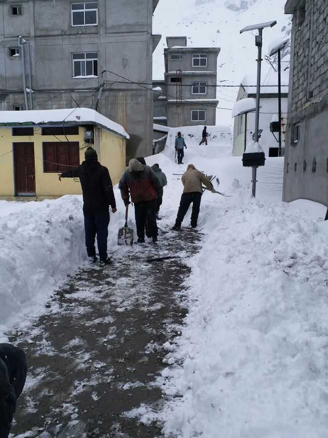 Snow being cleared at Kedarnath