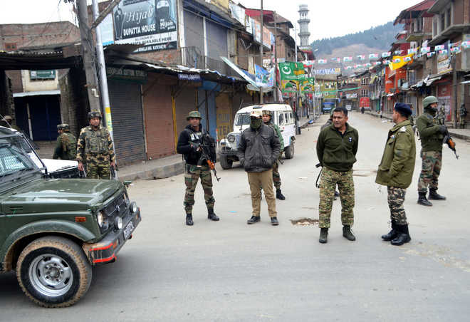 Restrictions in south Kashmir town, all entry points sealed
