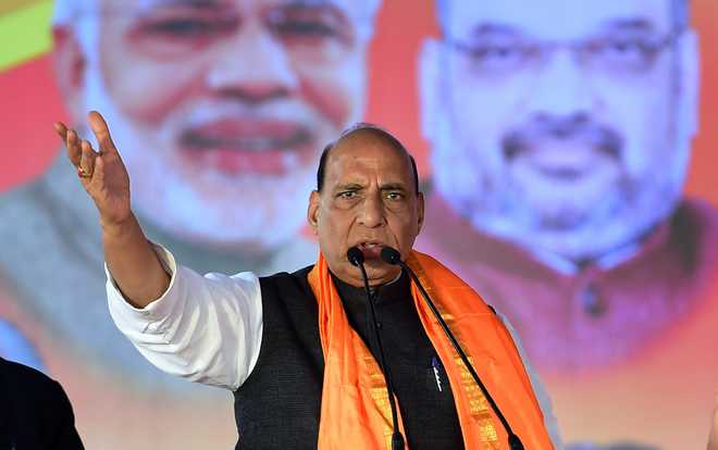 Rajnath slams Rahul, says BJP trying to douse fire lit by Cong