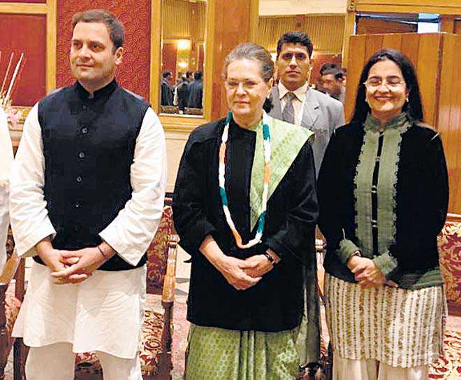 Sonia, Rahul host dinner for Cong, Oppn leaders