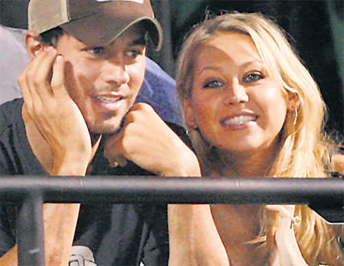 Report: Kournikova Gives Birth To Twins