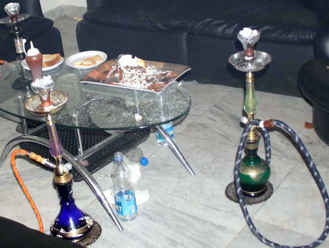 Political parties gang up to shut hookah parlours in Mumbai