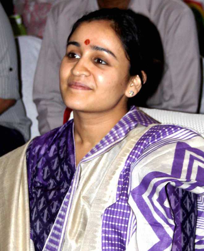 Mulayam''s daughter-in-law opposes quota, BJP seeks action