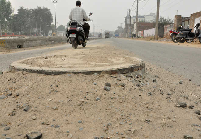 Residents complain of potholes on Barnala road, demand repairs