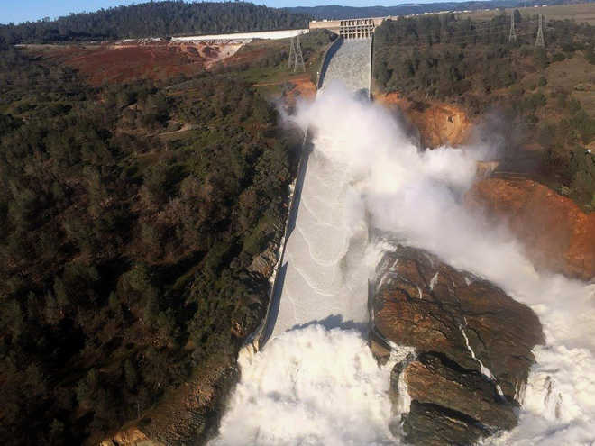 20,000 Punjabis affected as California dam spillway develops cracks