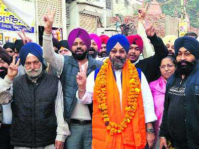 DSGMC elections: GK avoids Badal's name in posters