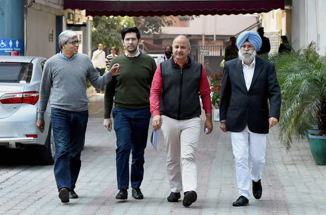 AAP leaders allege breach of EVMs'' security in Punjab; meet Chief Election Commissioner