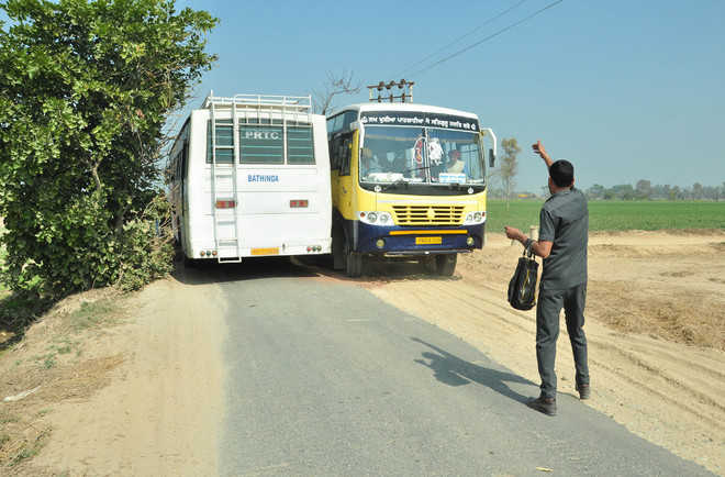 Farmers say dust damaging crops, want link road widened