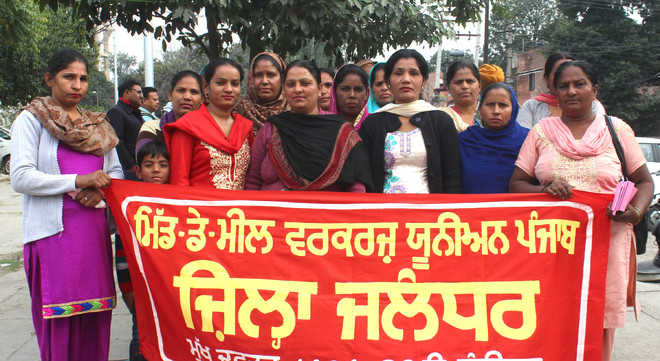 Mid-day meal workers seek allowances
