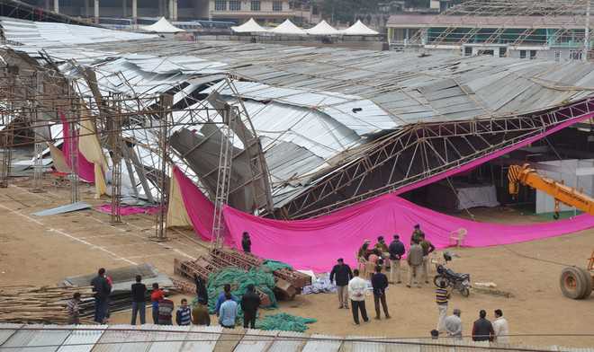 Labourers hurt as tent collapses in Mandi