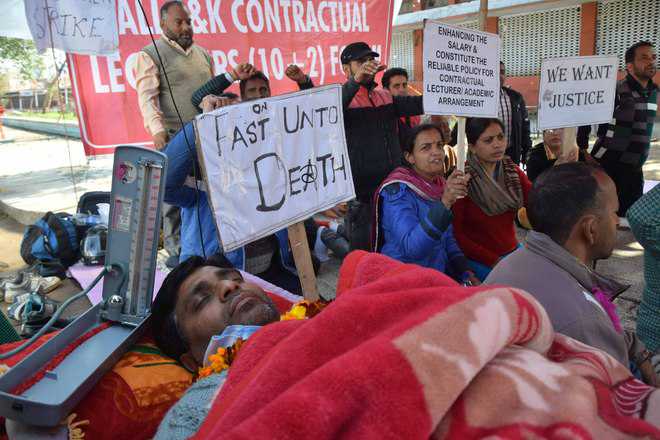 Day 6: Contractual staff’s hunger strike continues