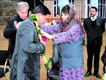 Congress leader from Budgam joins PDP