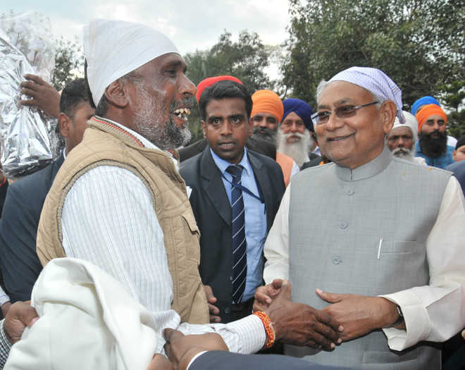 Nitish visiting, Bihar migrants come to show solidarity