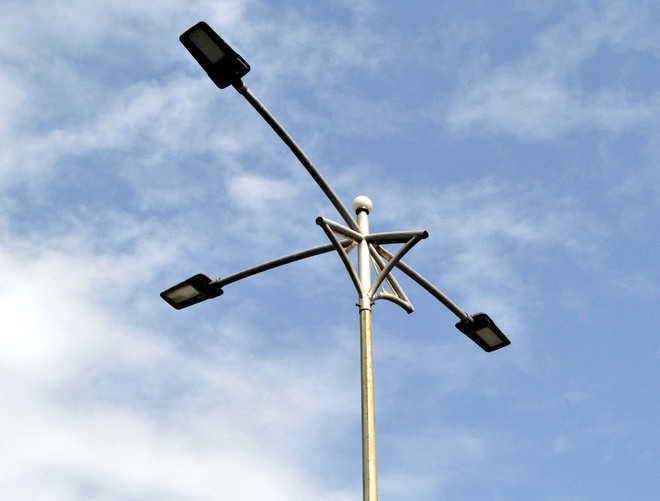 LED streetlights to save 50% energy