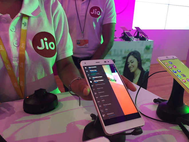 Reliance Jio to charge for data from April; calls to remain free