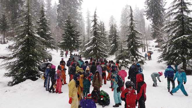 Chill back after fresh snowfall in Manali
