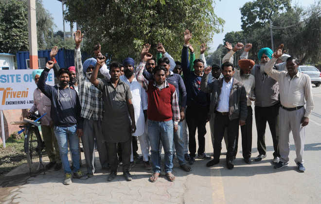 Triveni workers protest against firm over not getting equipment